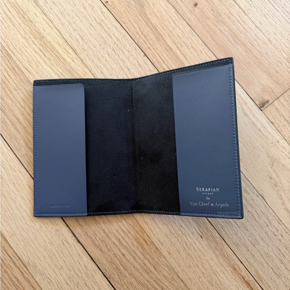 SERAPIAN PASSPORT HOLDER - Picture 2 of 7